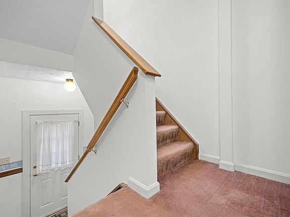 3rd image of 1412 Lexington Dr