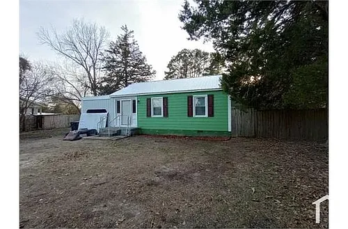 106 Bremer St Photo 1
