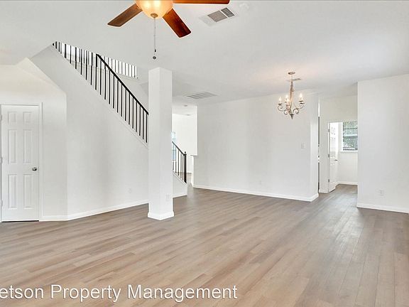 4th image of 1402 Grafton Ln