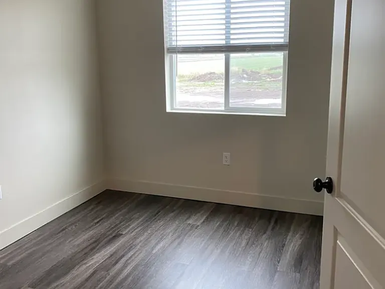 310 Ella Ln — Photo 5