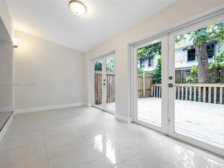 3056 Shipping Ave #2 — Photo 4