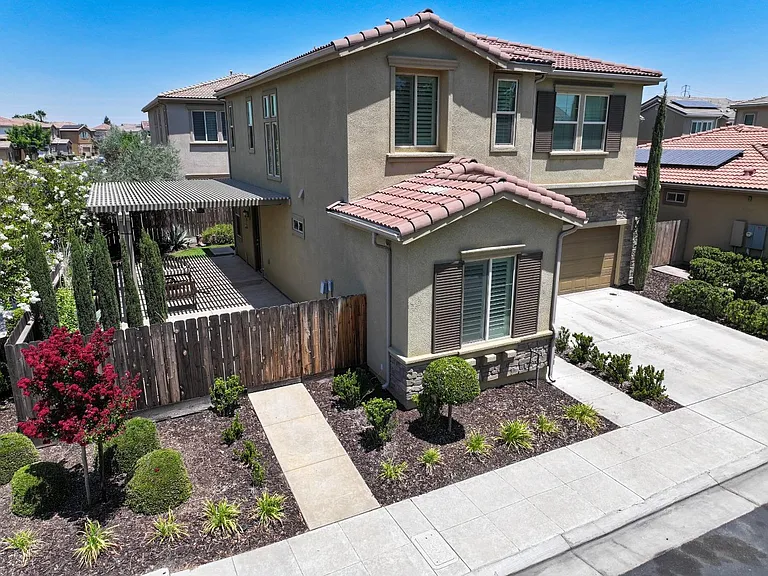2018 E Corneliuson Dr — Photo 3
