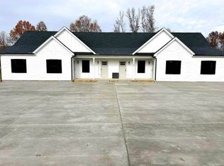 1104 W Main St #A, Portland, TN 37148