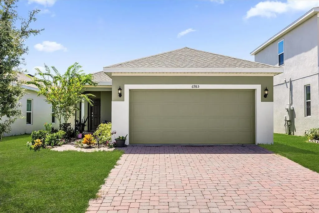 4 bed, 2.0 bath, 1510 sqft, $2,600 — Photo 1