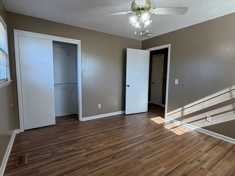 6111 Homestead Rd — Photo 30