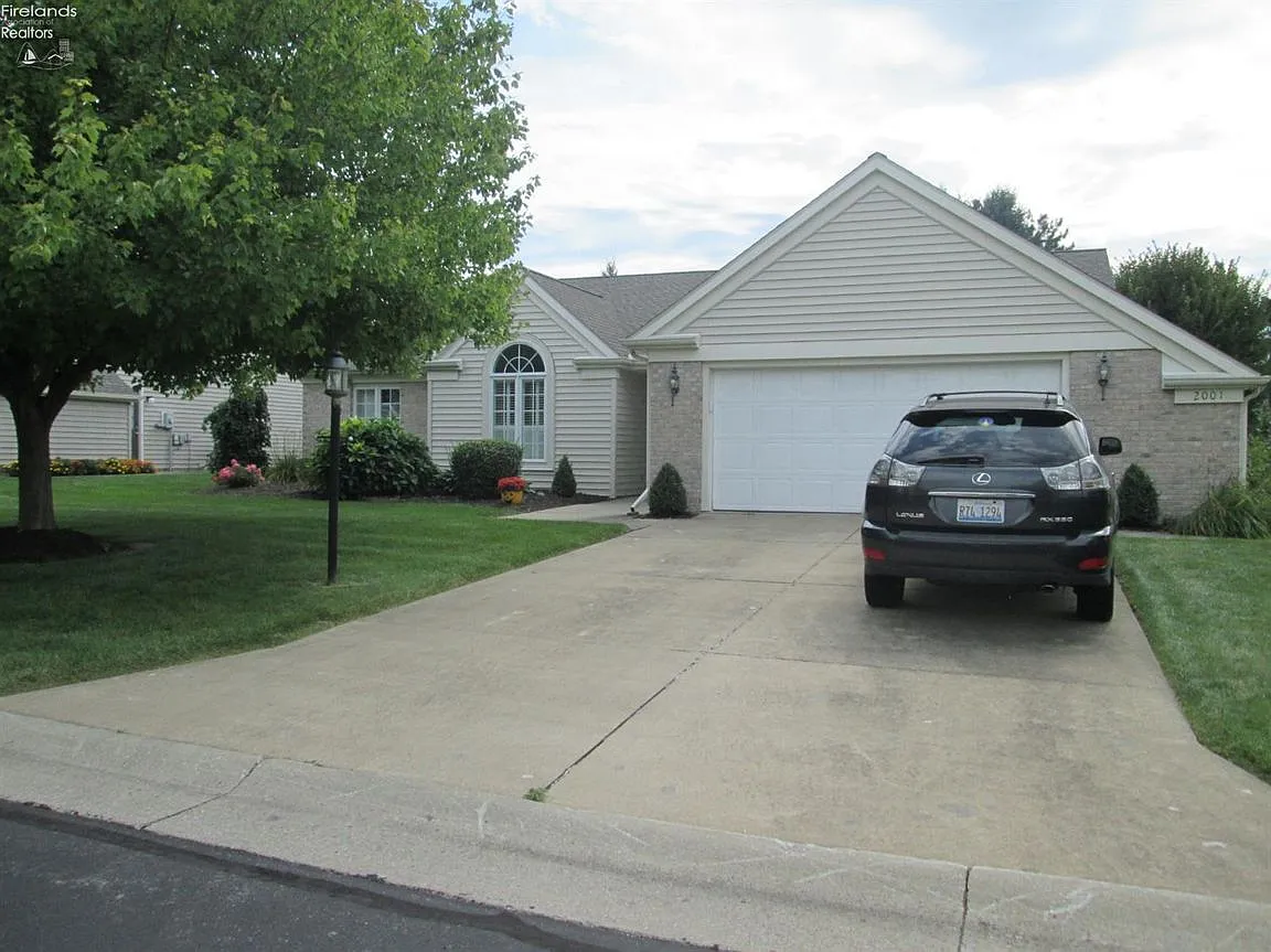 2001 Westwind Dr photo 1