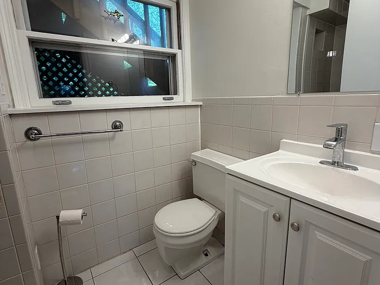 Bathroom (LL)
