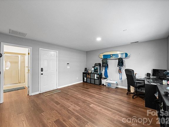 4th image of 9639 Bailey Rd