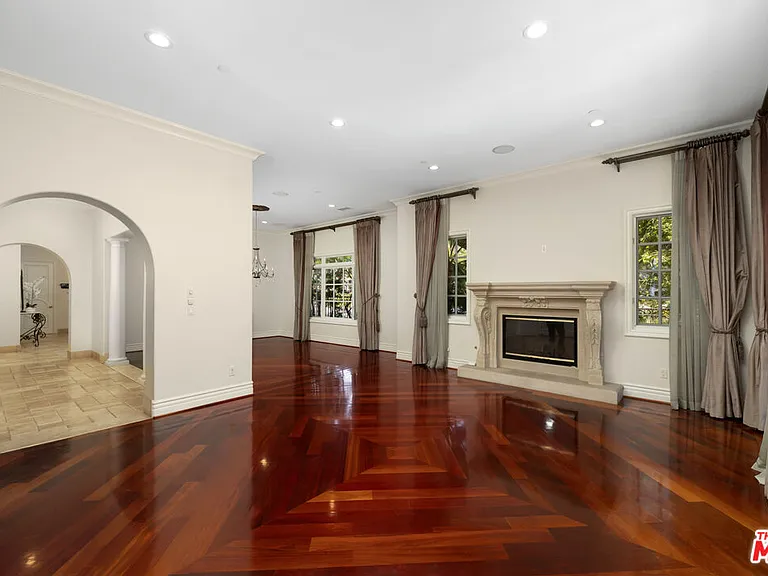 314 N Palm Dr — Photo 6