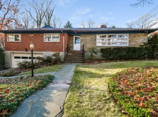 8 Inwood Rd, Staten Island, NY 10301