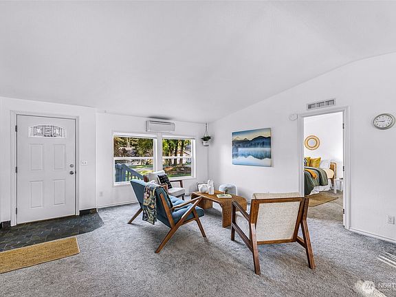 4th image of 1649 Oak Ridge Drive