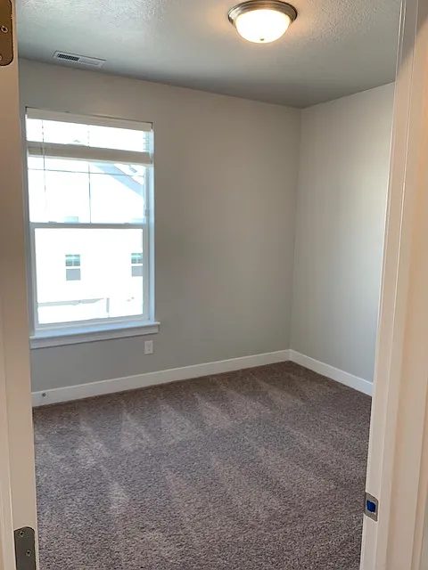 3 bed, 1300 sqft, $1,900 — Photo 4