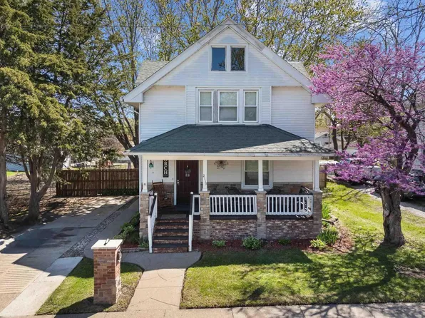 2119 N Division St, Davenport, IA 52804