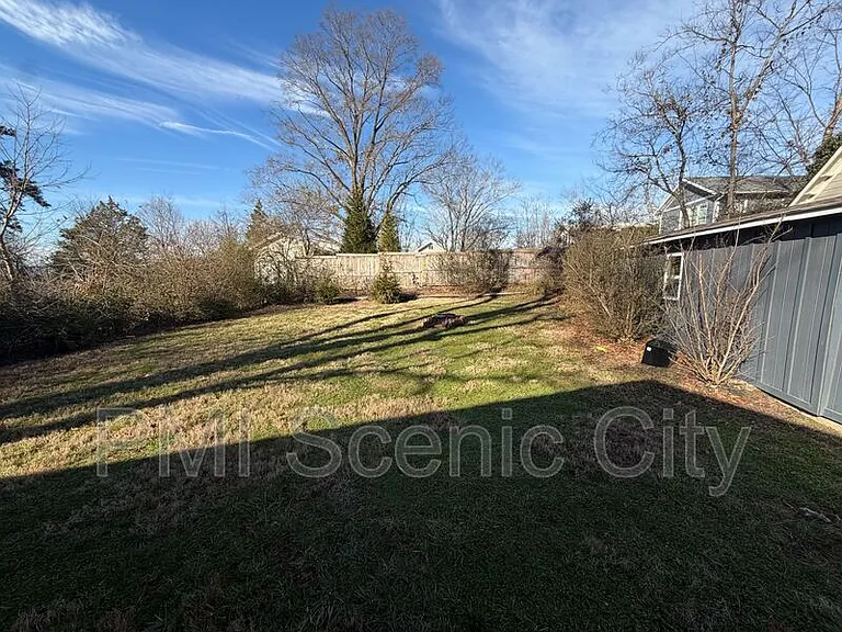 607 Franklin St — Photo 23