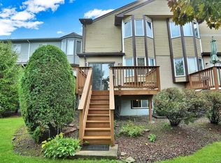 21 Nottingham Ct, Nanuet, NY 10954