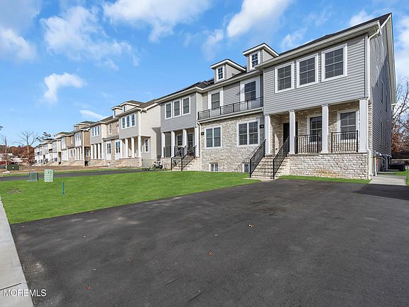 4th image of 19 Lenox Drive