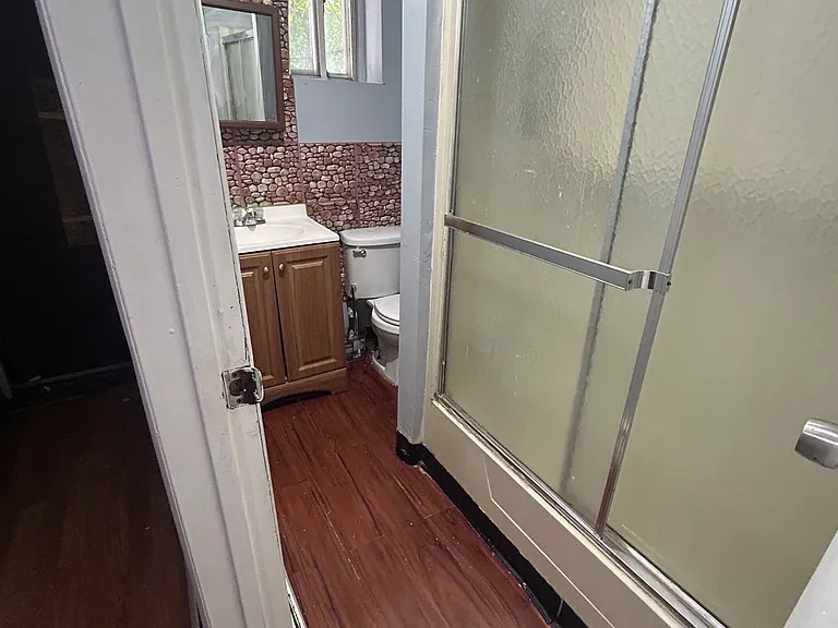1113 Morton Ave #1/2 — Photo 6