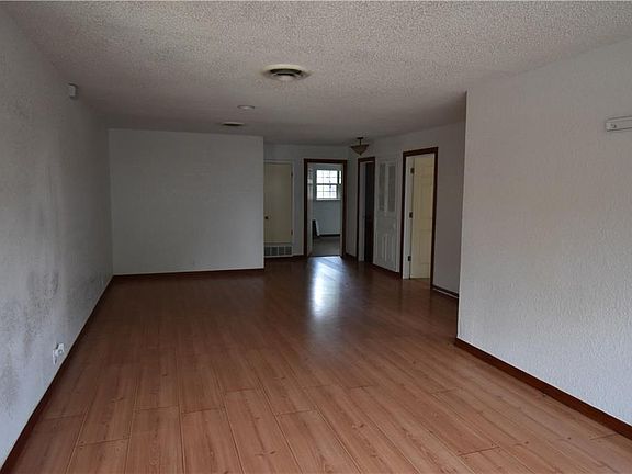 2nd image of 1001 Holiday Dr