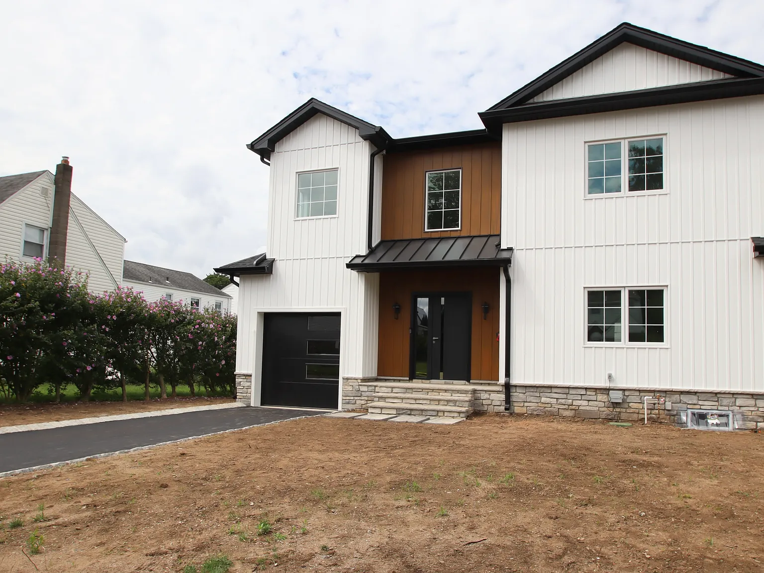 4 bed, 2500 sqft, $7,500 — Photo 1