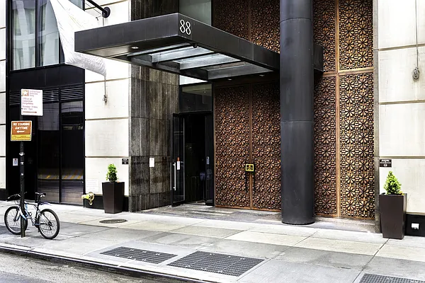 Rented by R New York | media 16