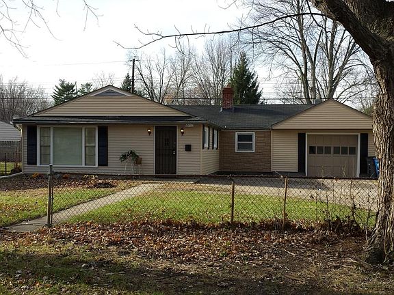 Gorgeous Ranch w/attached garage, EZ living all on 1 floor. Energy windows, floating floors by Allure.