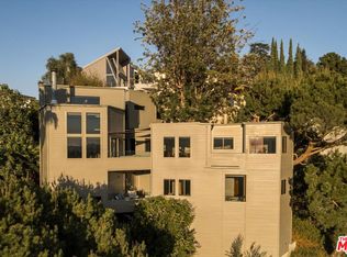 5677 Spreading Oak Dr, Los Angeles, CA 90068