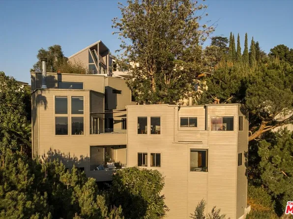 5677 Spreading Oak Dr, Los Angeles, CA 90068