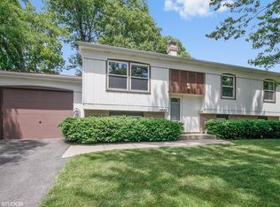 2820 Edgewood Pkwy, Woodridge, IL 60517