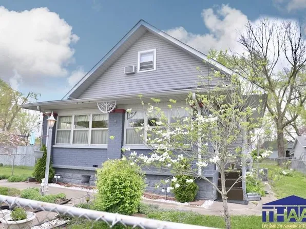 221 N 9th St, West Terre Haute, IN 47885