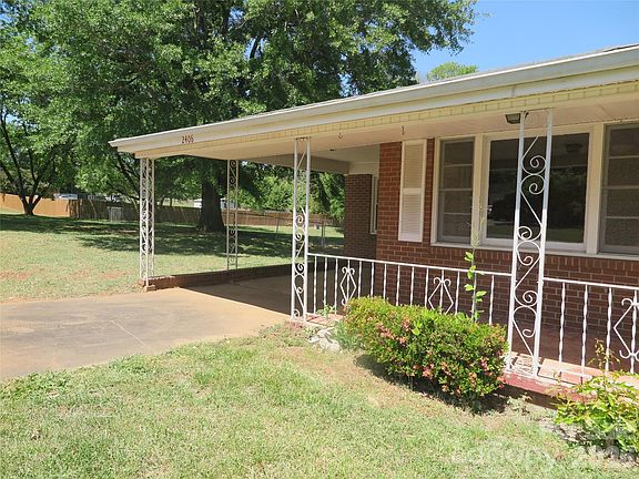 2nd image of 2406 Easton Dr