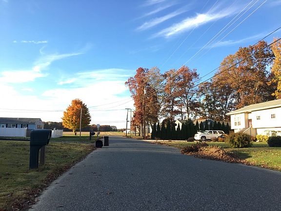 4th image of 2540 Bartholomew Dr