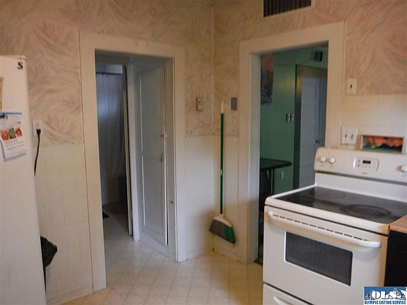 5th image of 224 W 11th St