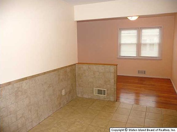3rd image of 57 Seedman Ave