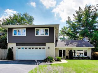 1919 Sunnyside Cir, Northbrook, IL 60062