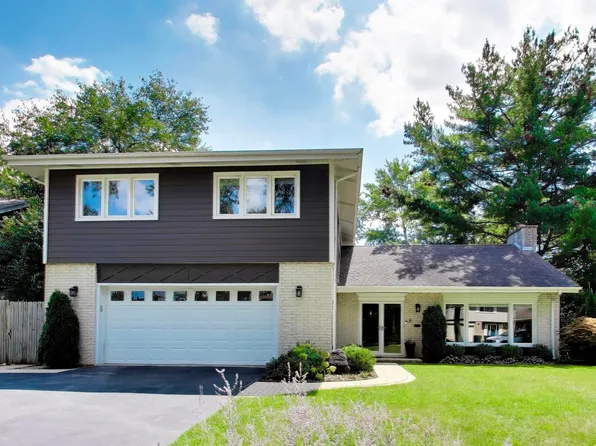 1919 Sunnyside Cir, Northbrook, IL 60062