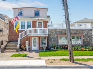 5 Hastings Rd, Island Park, NY 11558