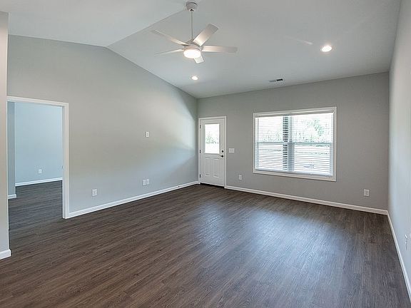 4th image of 146 Diamond Ave