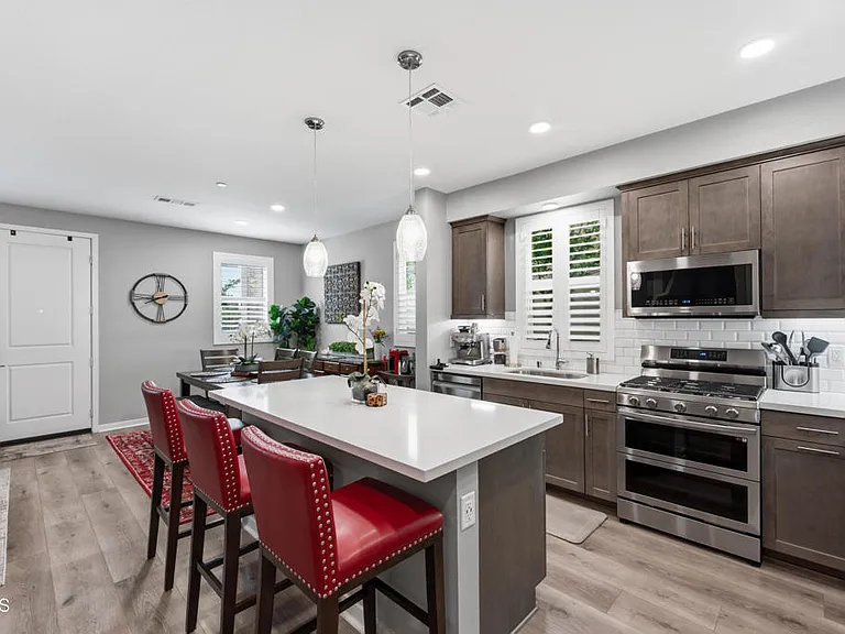 643 Winchester Dr — Photo 16