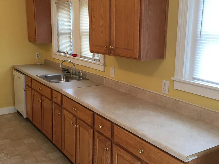 466 Crescent St — Photo 3