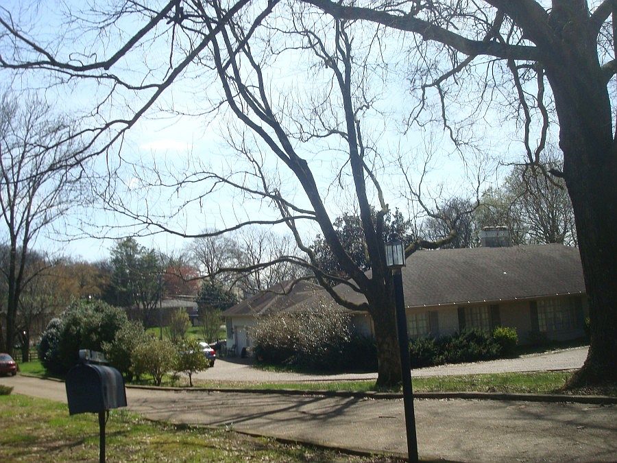 2nd image of 132 Sunset Dr