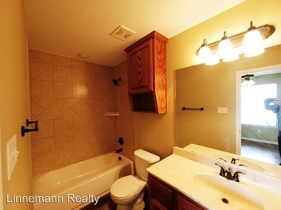 4th image of 2205 Wildewood Dr Unit A