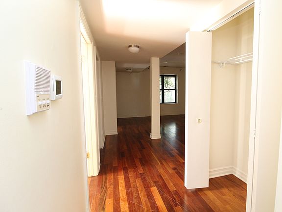 5th image of 4349 N Sawyer Ave APT 2E