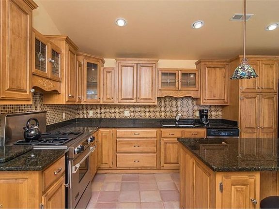 4th image of 8285 Lucerne Dr