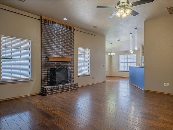 3rd image of 600 SW 153rd St