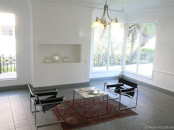 5th image of 820 Euclid Ave APT 206