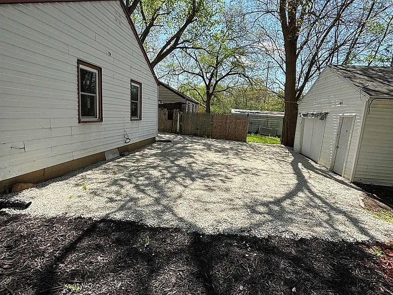 1703 N Valley Ave — Photo 20