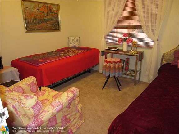 5th image of 2861 Somerset Dr APT 111