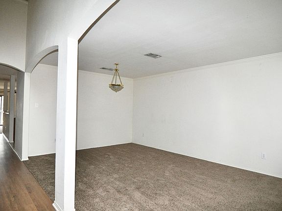 3rd image of 2811 Park Springs Dr