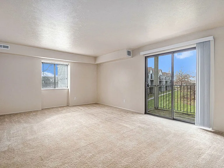 Indian Lakes Apartments — Photo 4