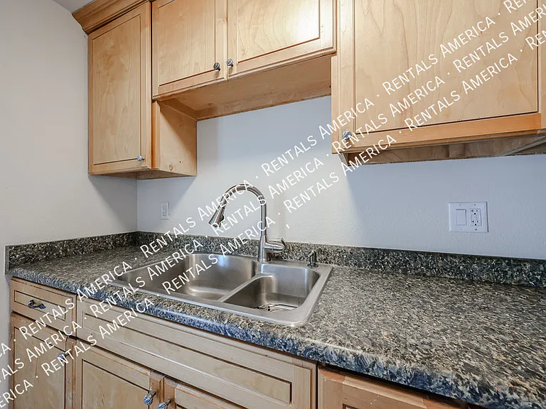 3550 E Voltaire Dr — Photo 10